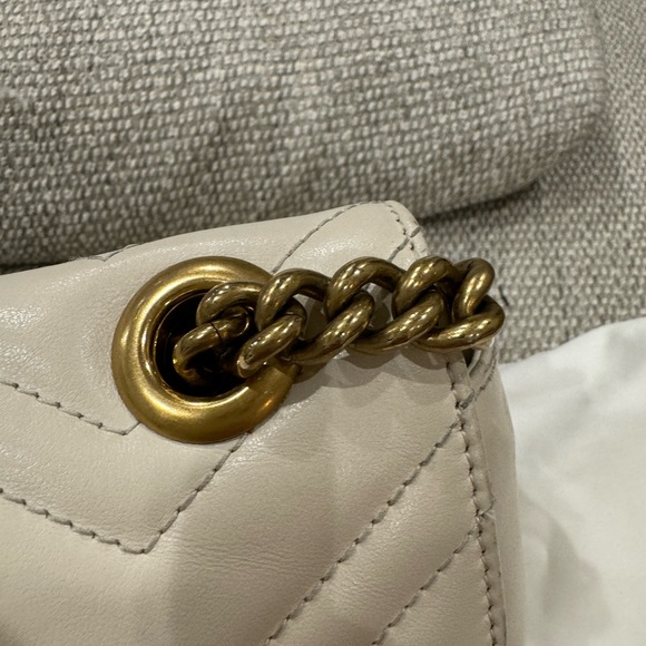 Authentic Gucci Marmont mini bag in white - Picture 12 of 16